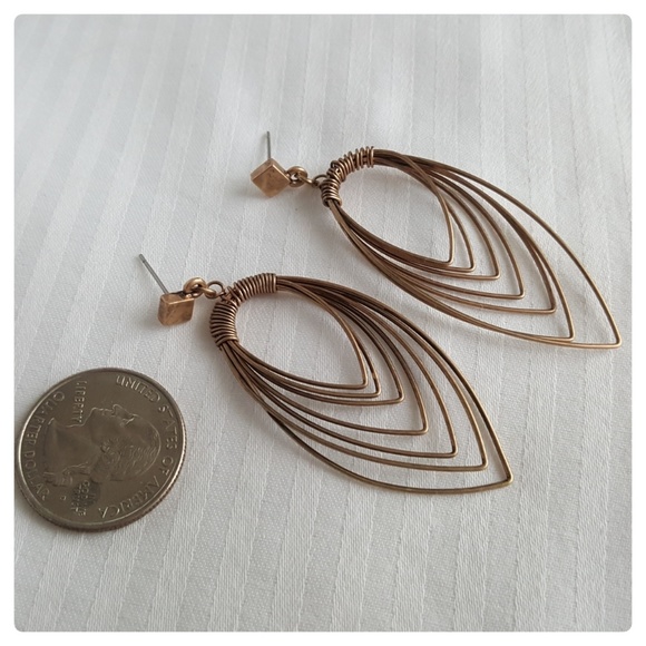 🎁CLEARANCE 🎁Antique Gold Drop Leaf Earrings - Picture 3 of 3